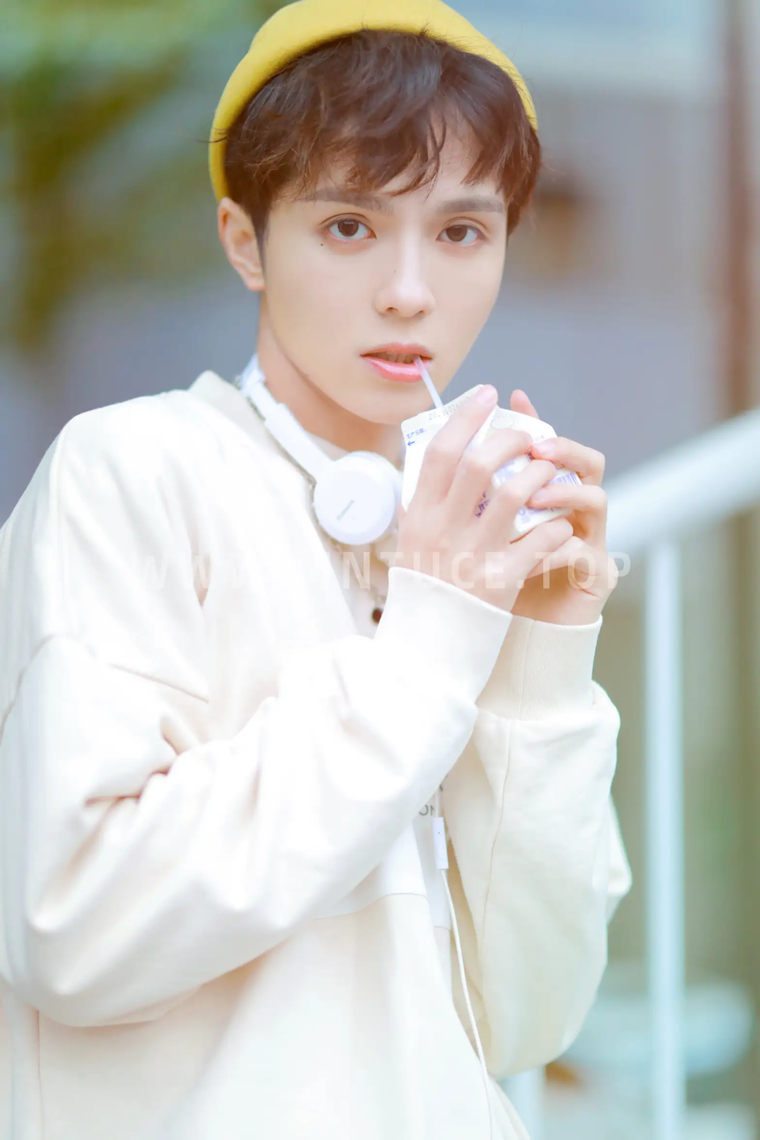 [艺图语] 2022.07.28 Vol.1566 – 小小少年 _也比大熊_#[22P]-8