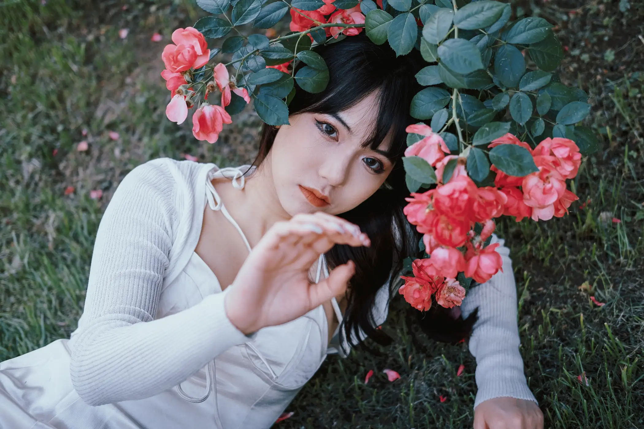 [艺图语] 2022.06.10 Vol.1137 – 蔷薇花下 依依#[25P]-10