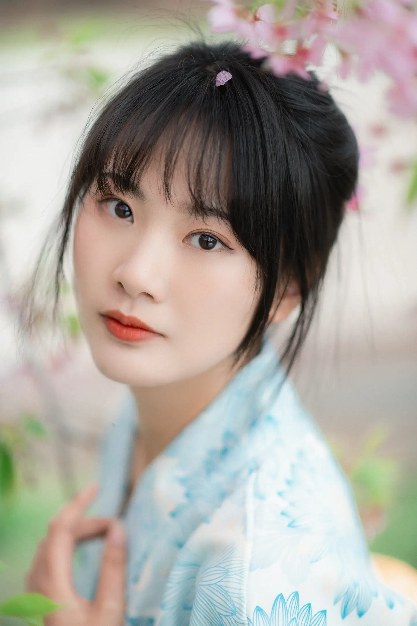 [艺图语] 2022.11.19 Vol.2478 – 樱花树下 爱拍照的梅梅#[23P]-10