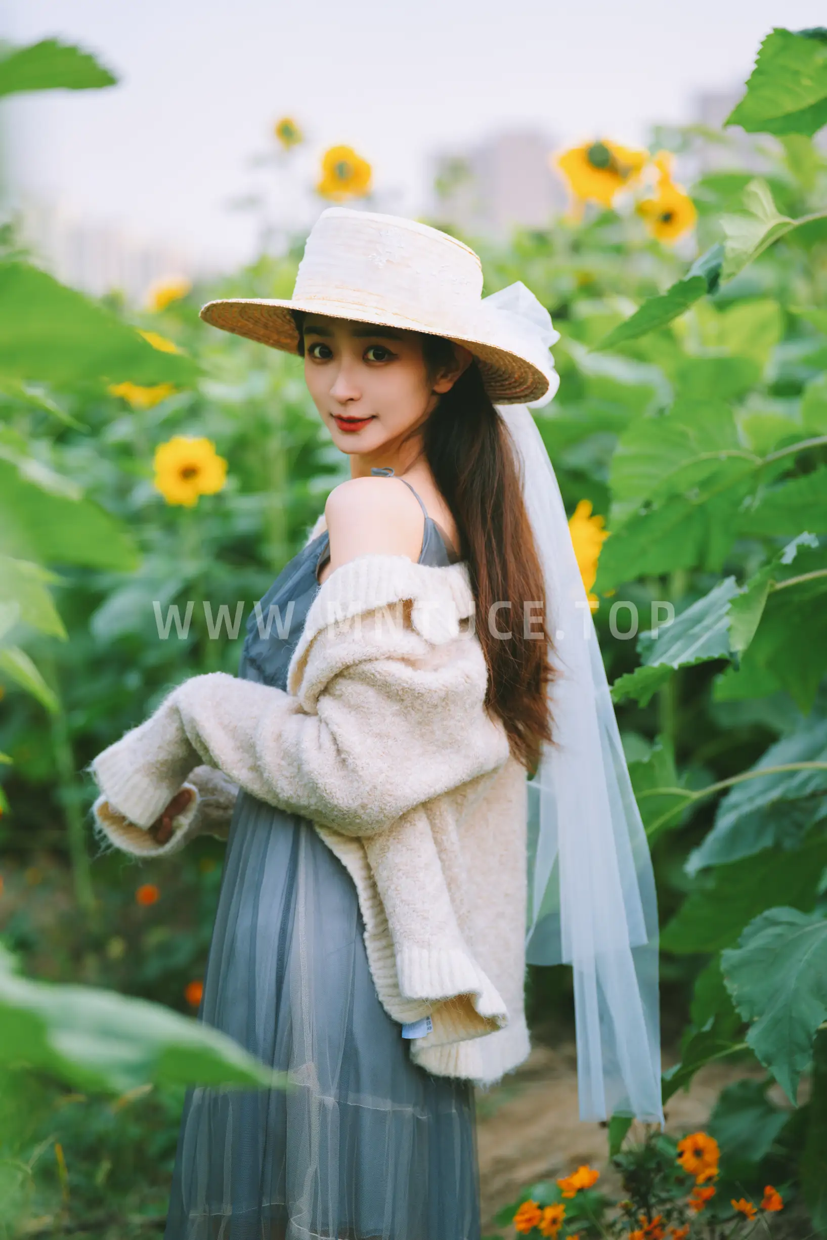 [艺图语] 2022.11.16 Vol.2454 – 向日葵少女 小泽#[23P]-4