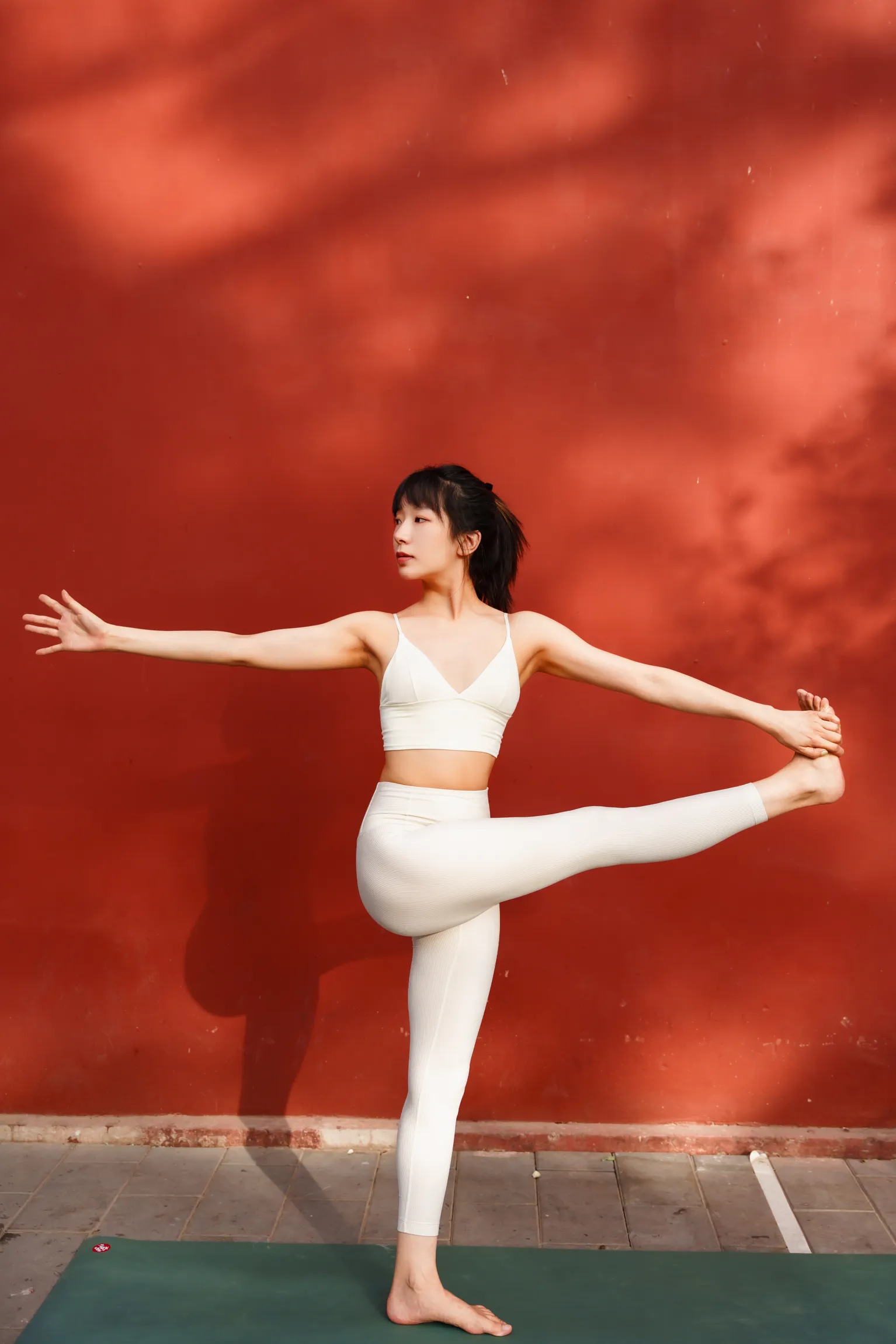 [YITUYU] 2022.12.01 Vol.2575 – Yoga and Red Wall Mengmeng#[23P]-2