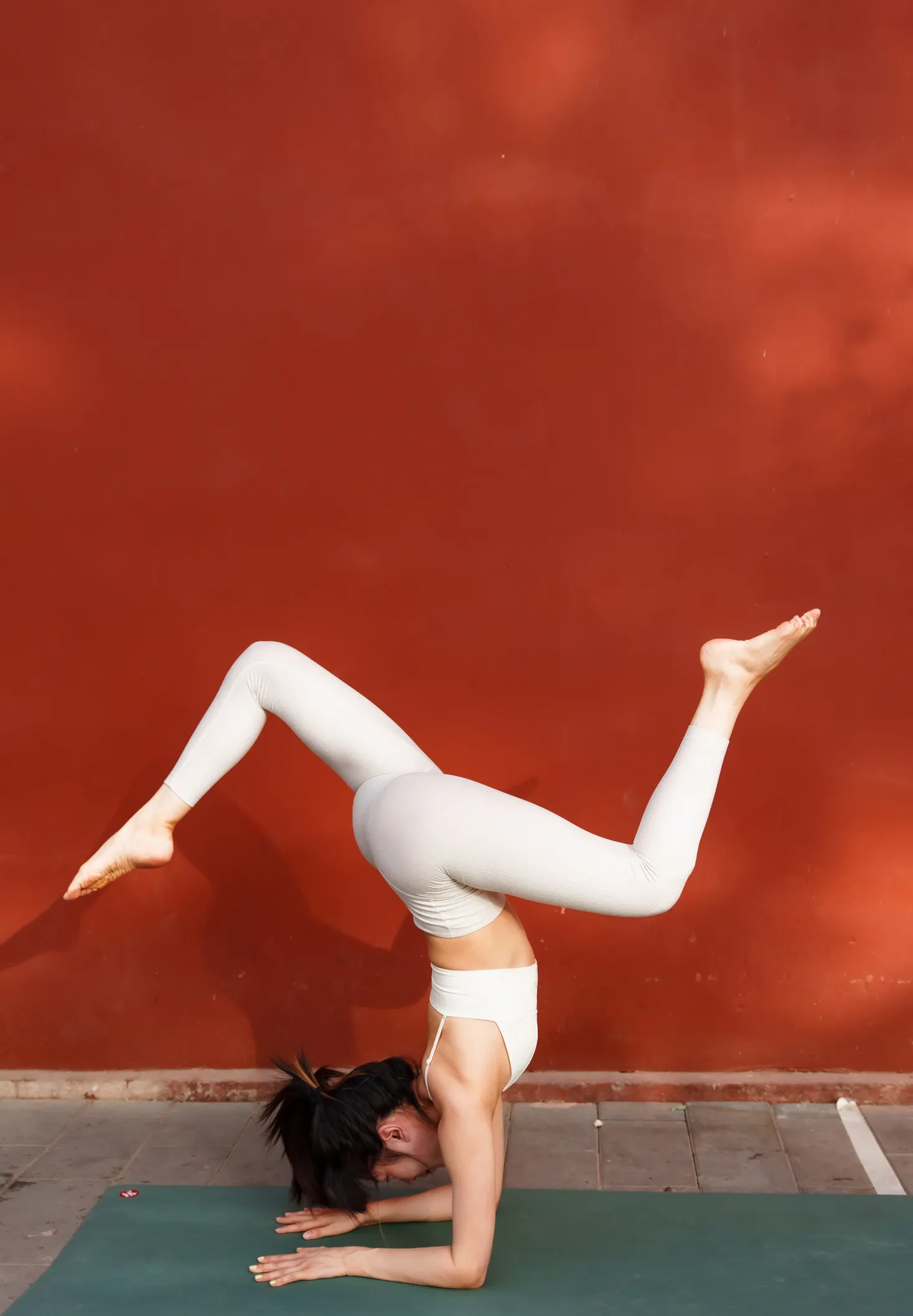 [YITUYU] 2022.12.01 Vol.2575 – Yoga and Red Wall Mengmeng#[23P]-1