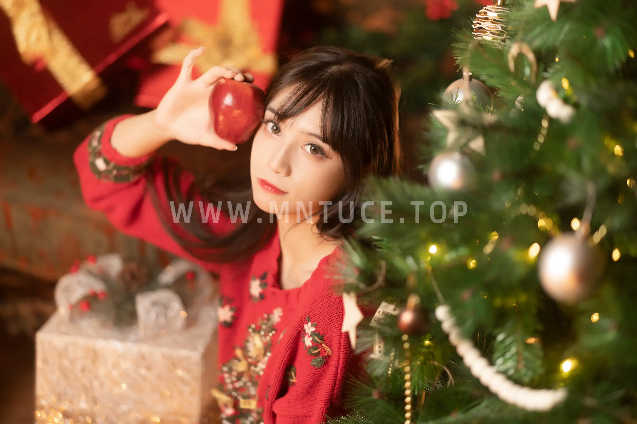 [YITUYU] 2022.05.26 Vol.0988 – Red Christmas Two plus six#[38P]-4